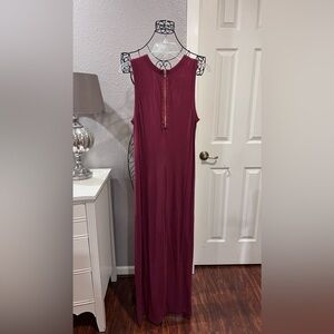 Sleeveless maxi dress by Premise